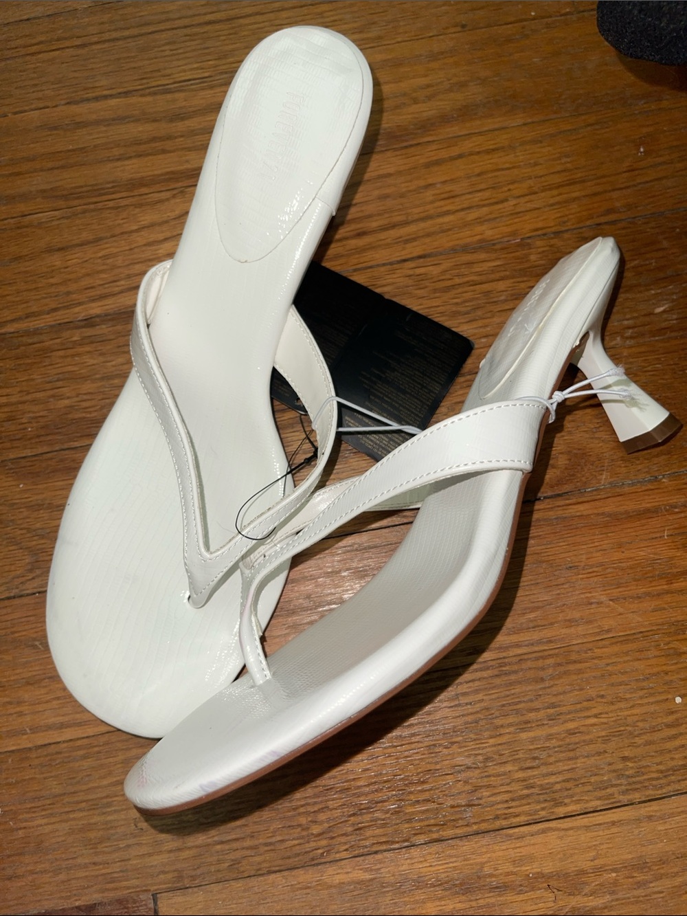 NWT F21 | Thong Kitten Heel Sandals size 9